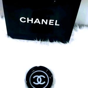 Black and White Collectible Designer Ashtr…